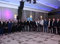 Biz büyük bir aileyiz